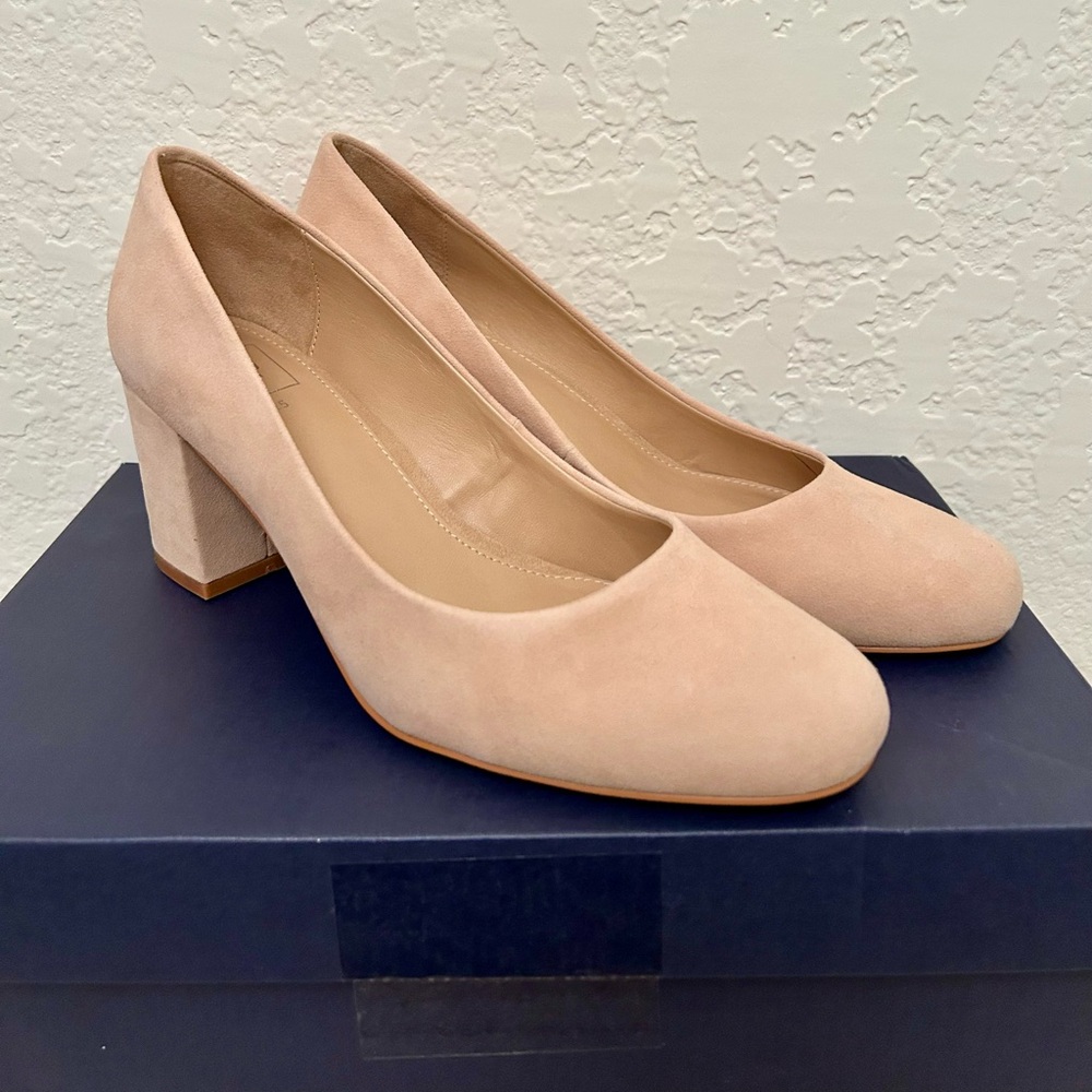 New in Box - The Gap Elegant Cream Suede Block Heel Pumps